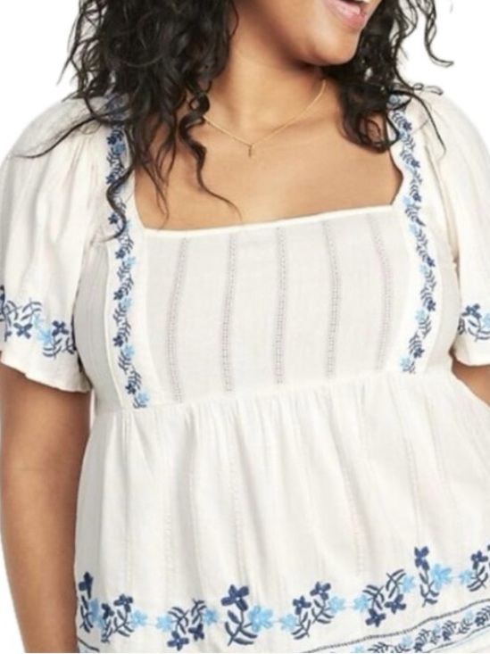 Old Navy Tops - Old Navy Floral Embroidered Top